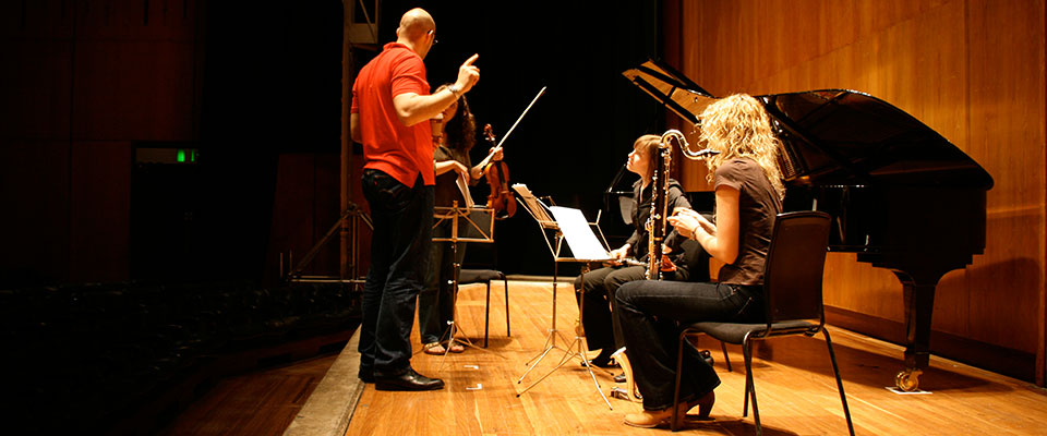 Tim Benjamin rehearsing with Radius at The Purcell Room
